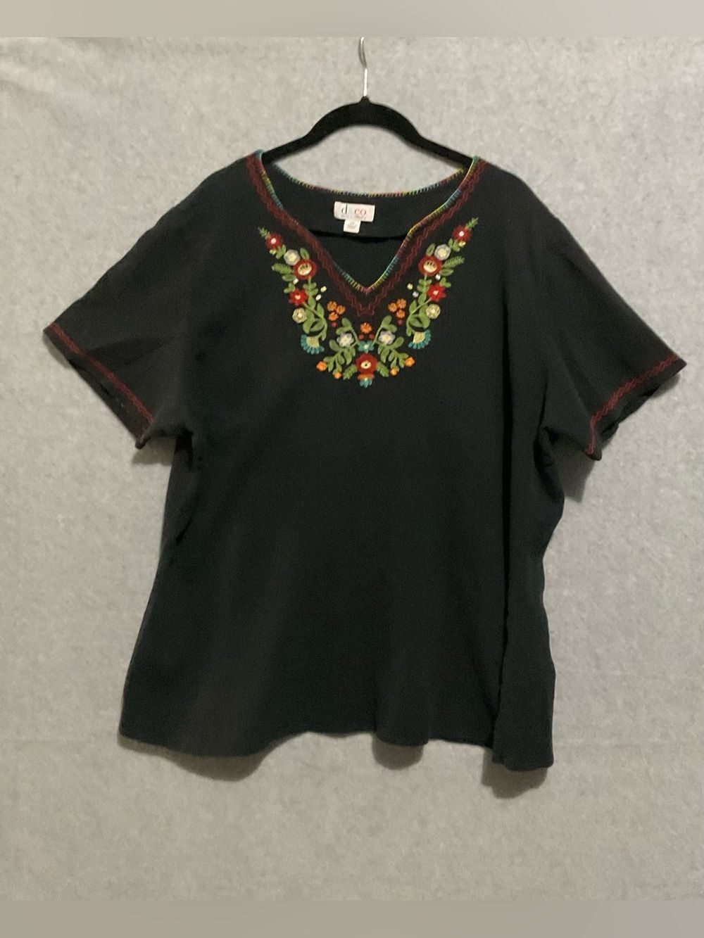 D & Co. 2X Black Boho Embroidered Floral V-Neck Blouse Peasant Top Short Sleeve